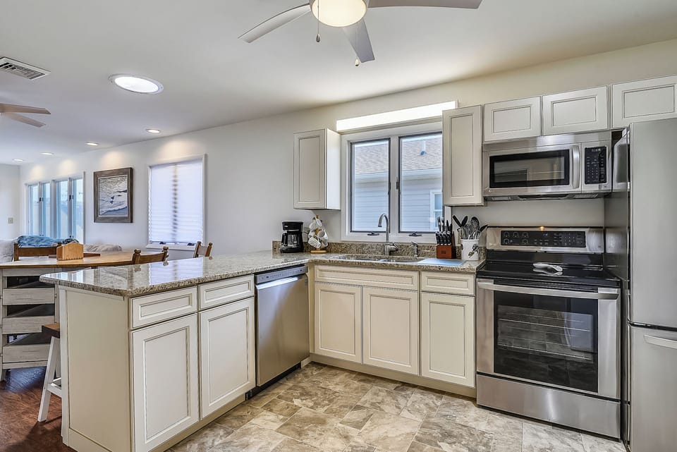 Upper/Main Level,Kitchen,