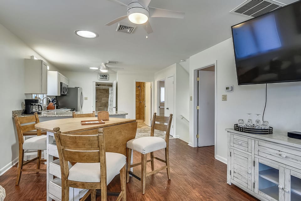 Upper/Main Level,Dining Area,