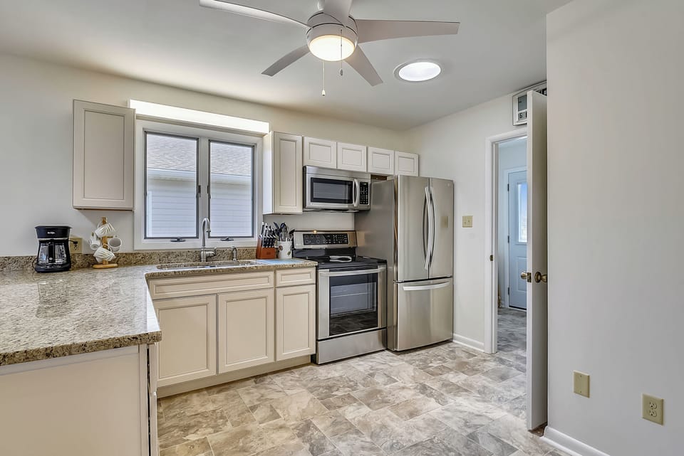 Upper/Main Level,Kitchen,