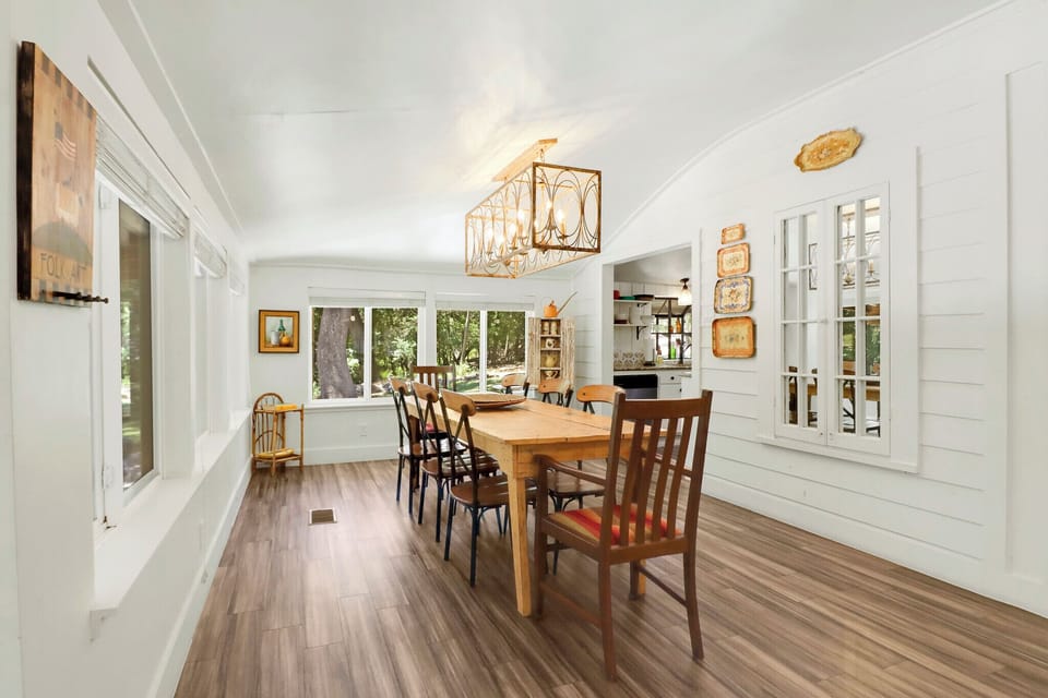 A welcoming heart for your memorable meals and conversations.