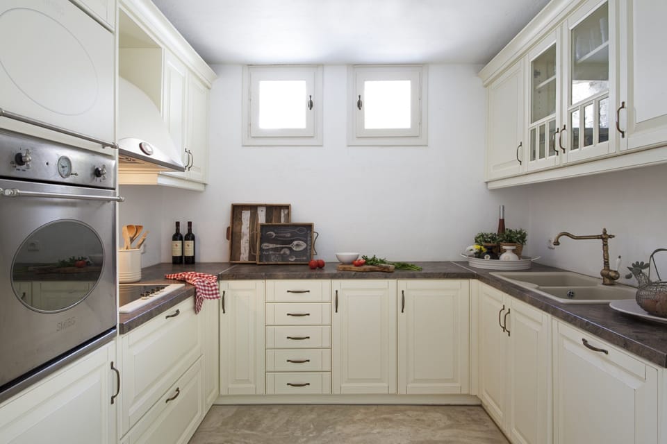 Ground floor. Kitchen.