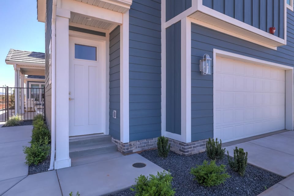 Rear corner entry to casita