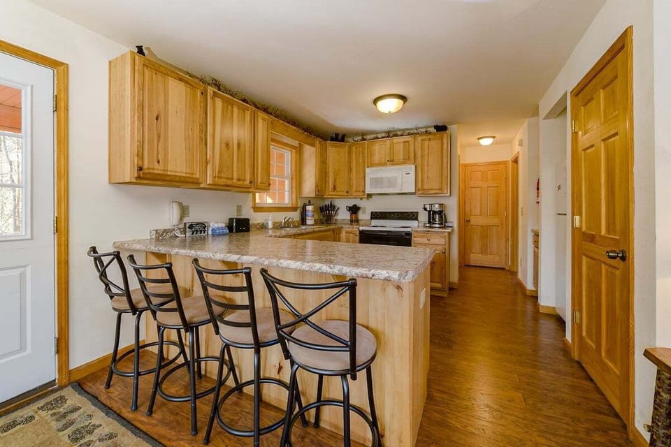 Fully-Equipped Kitchen with Bar