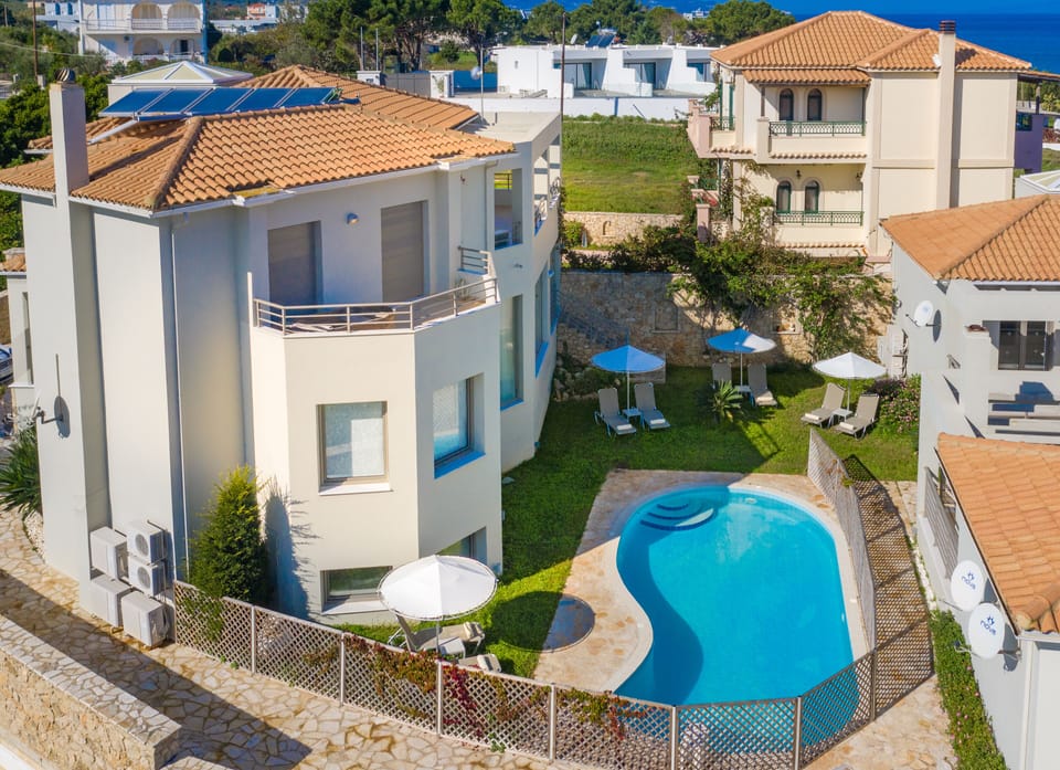 Spend evenings around your private pool, reminiscing about the day´s events. 