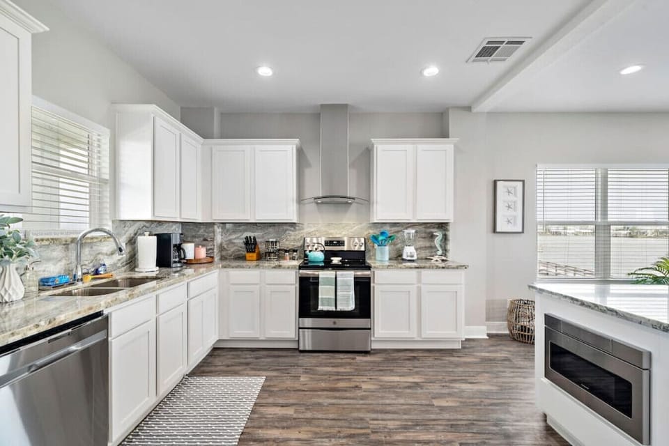 A kitchen perfect for preparing meals for the family!