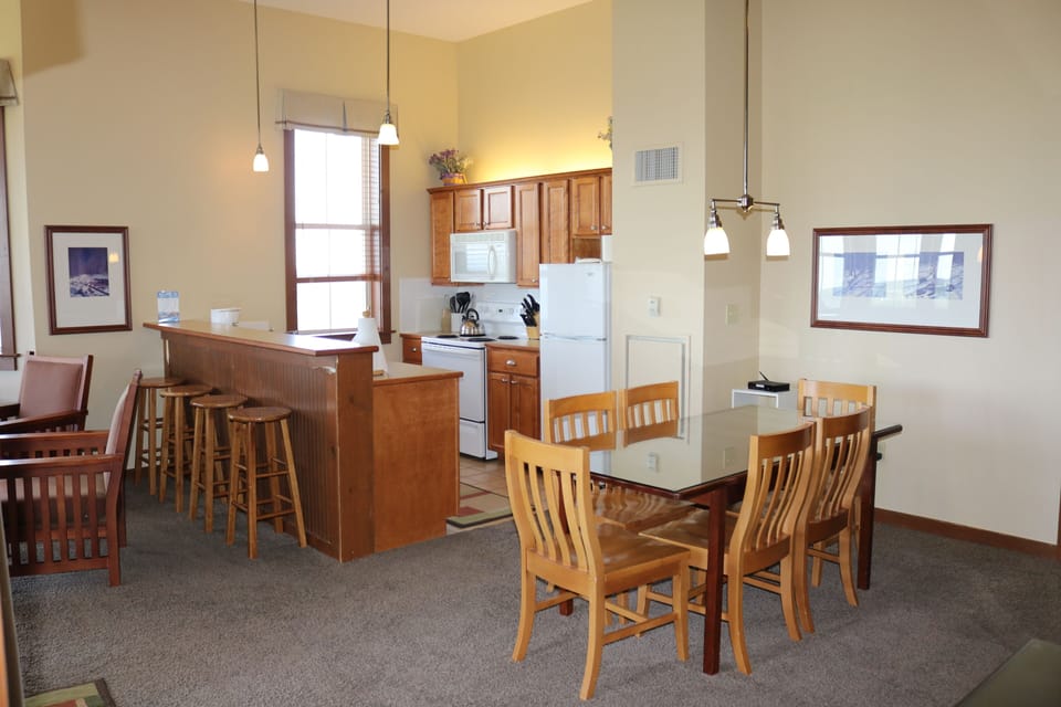 4th floor units are the only ones at Allegheny with High Ceilings