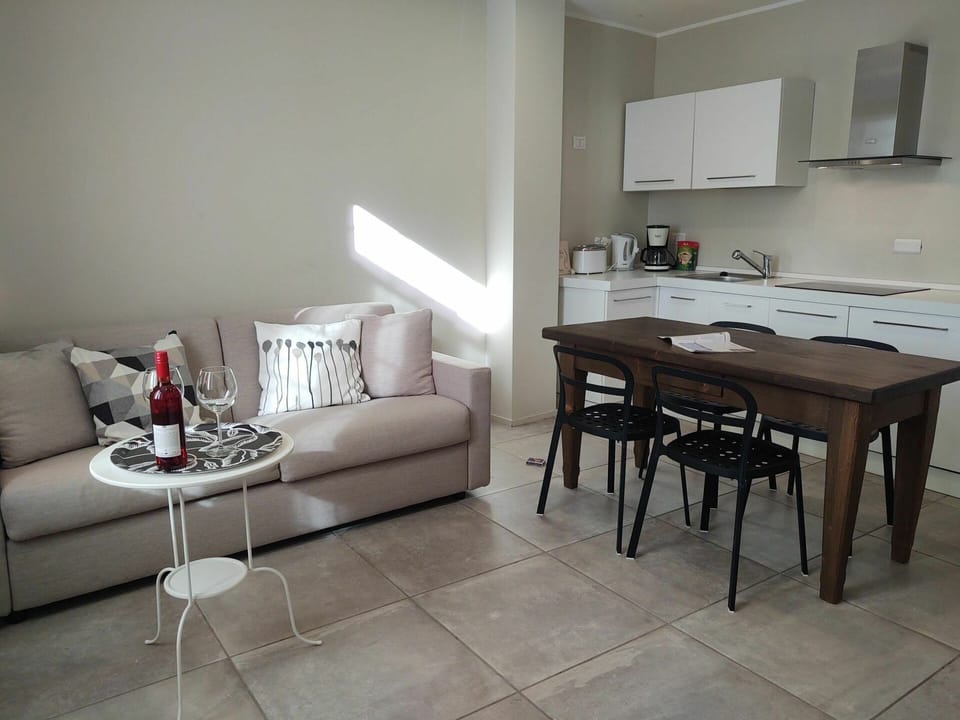 Furniture, Table, Couch, Wood, Interior Design, Architecture, Flooring, Floor, Pillow