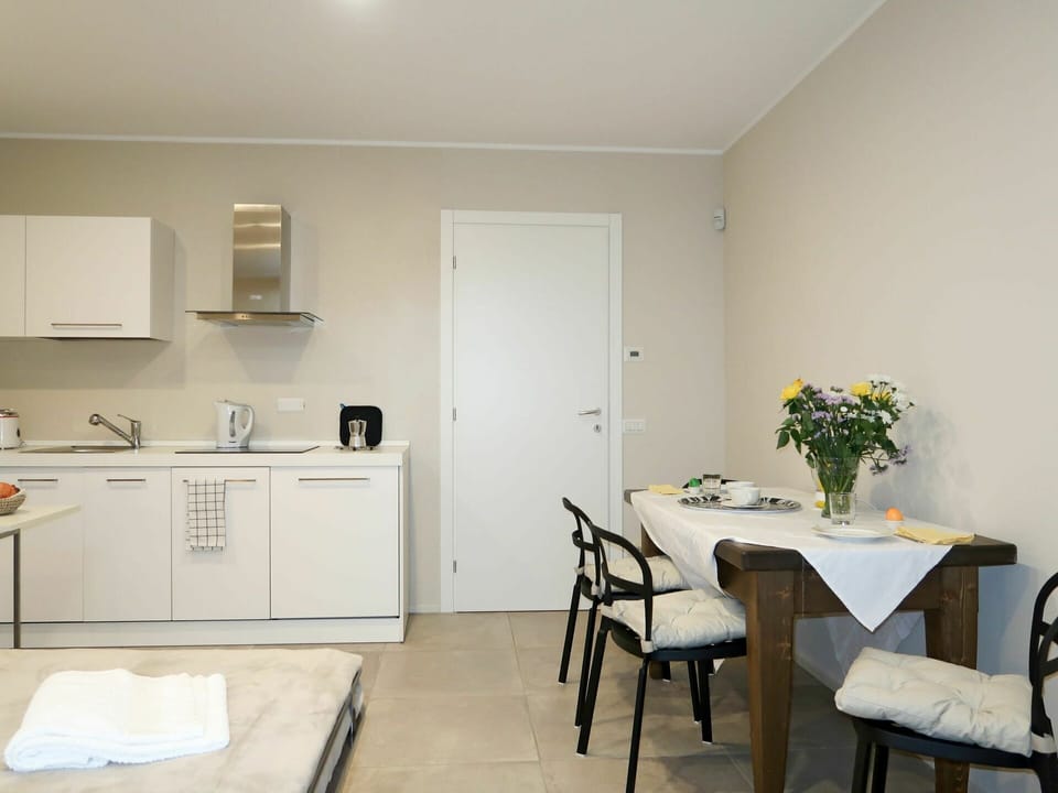 Room, Property, Furniture, Interior Design, Building, Floor, House, Table, Kitchen, Real Estate