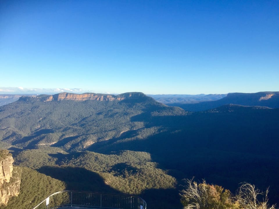 Walk to Echo Point. No car fees. Enjoy a coffee at the nearby cafes/restaurants