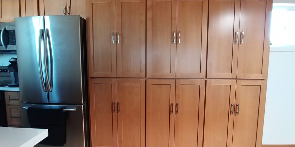 Well stocked kitchen for gourmet meals or take out!