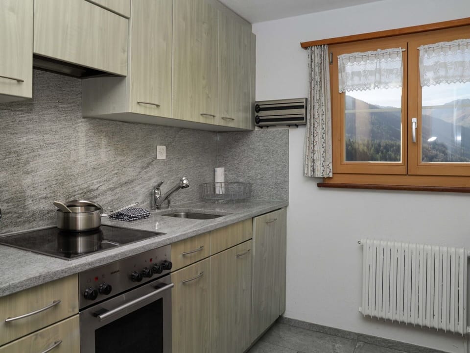 Cabinetry, Kitchen Sink, Sink, Countertop, Property, Building, Tap, Window, Wood, Kitchen