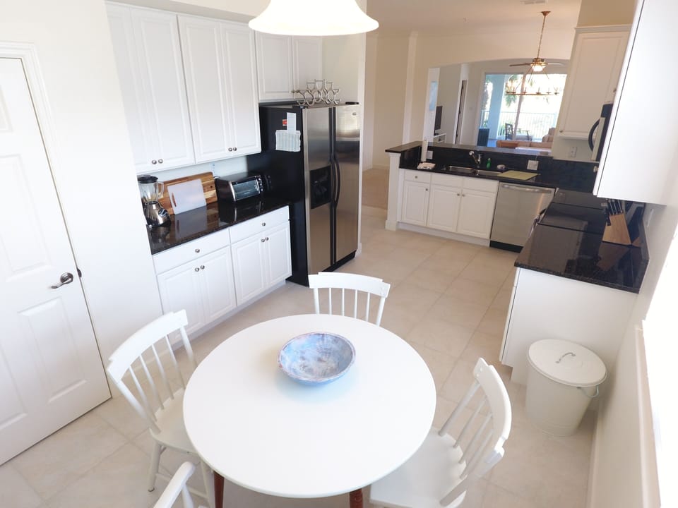 Kitchen & Breakfast Nook