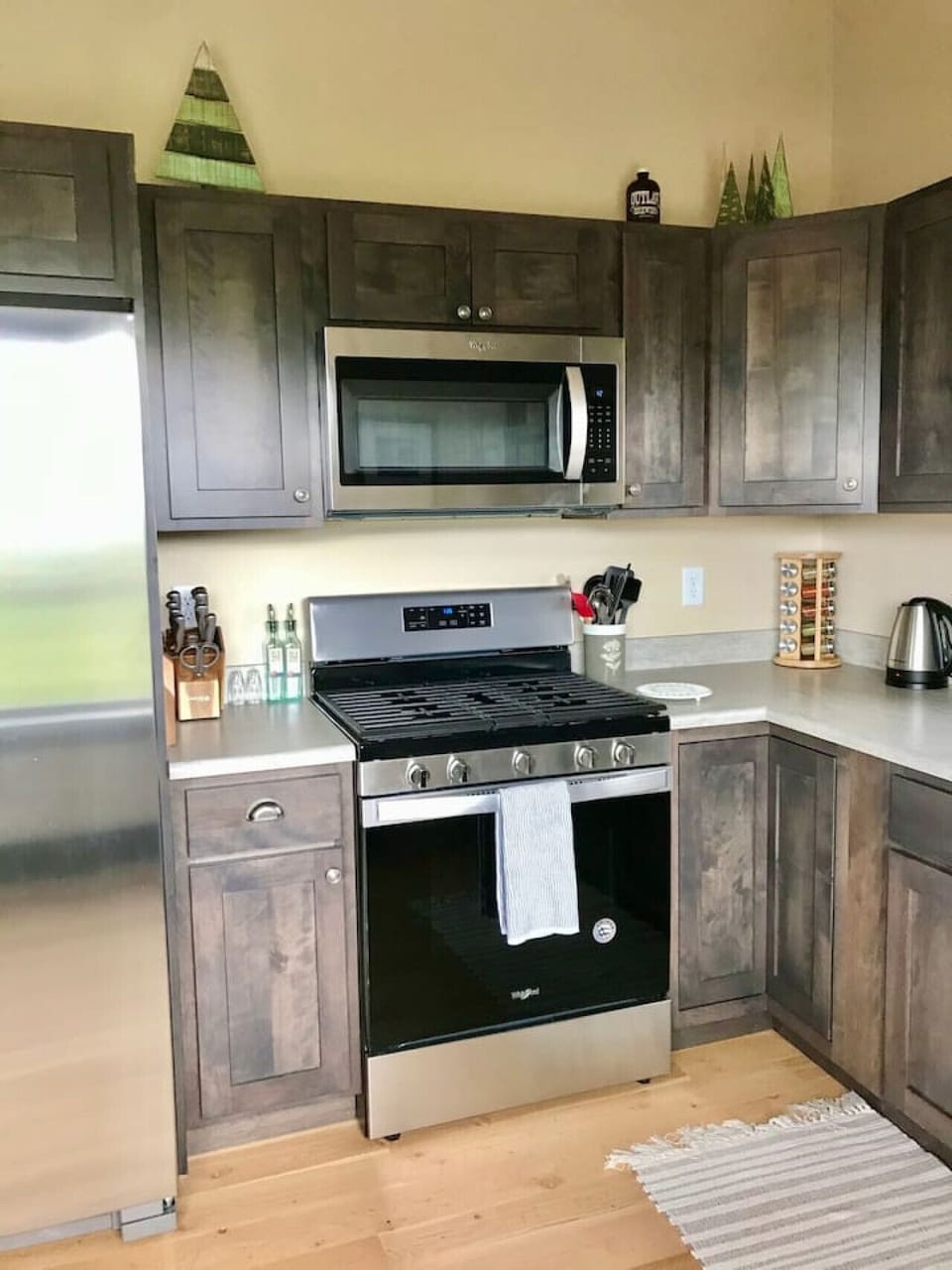 we provide a spice rack, sharp knives and cutting board, and oil for cooking.