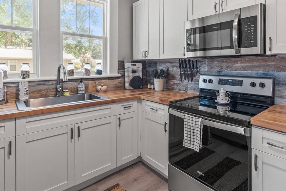 Plenty of room to get all of the chefs in the kitchen!