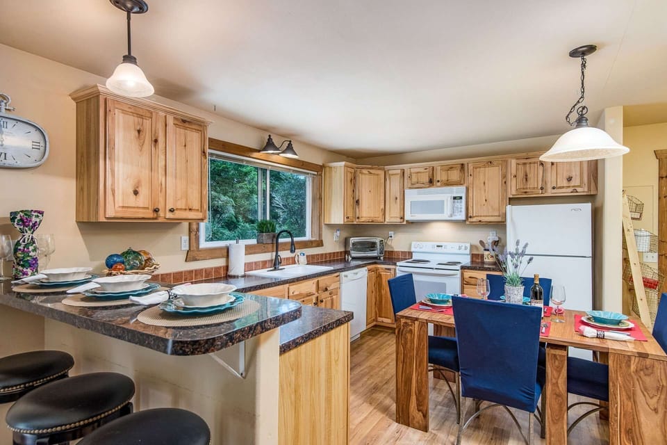 Kitchen / Dining