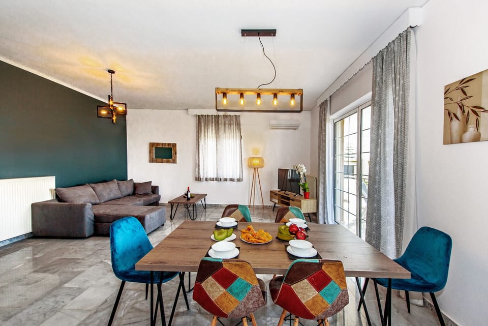 Dining area of the villa Platanes, Rethymno, Crete