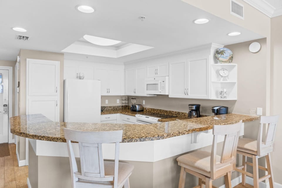 Kitchen with Breakfast Bar