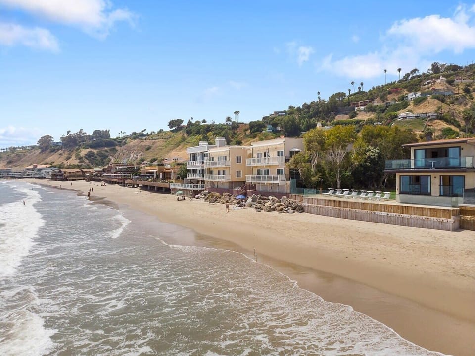 Walk to the Malibu Pier, Country Mart and the best restaurants and shops Malibu has to offer