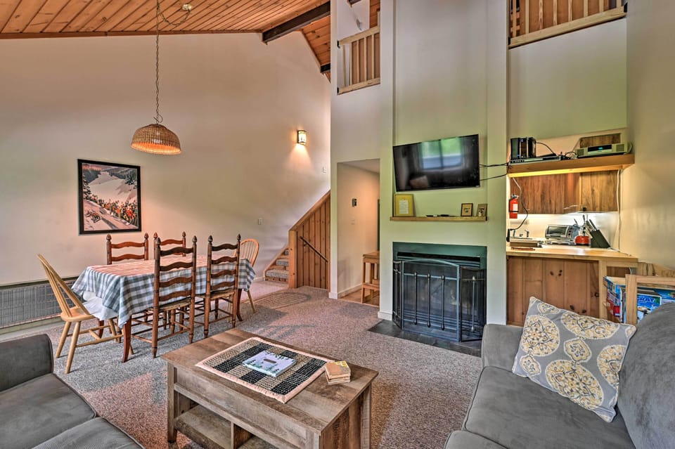 Living Room | Gas Fireplace | Smart TV