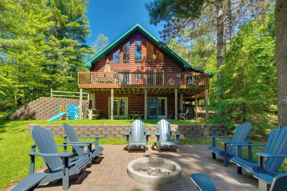 Hazelhurst Vacation Rental | 4BR | 3BA | 3,200 Sq Ft | Stairs to Access