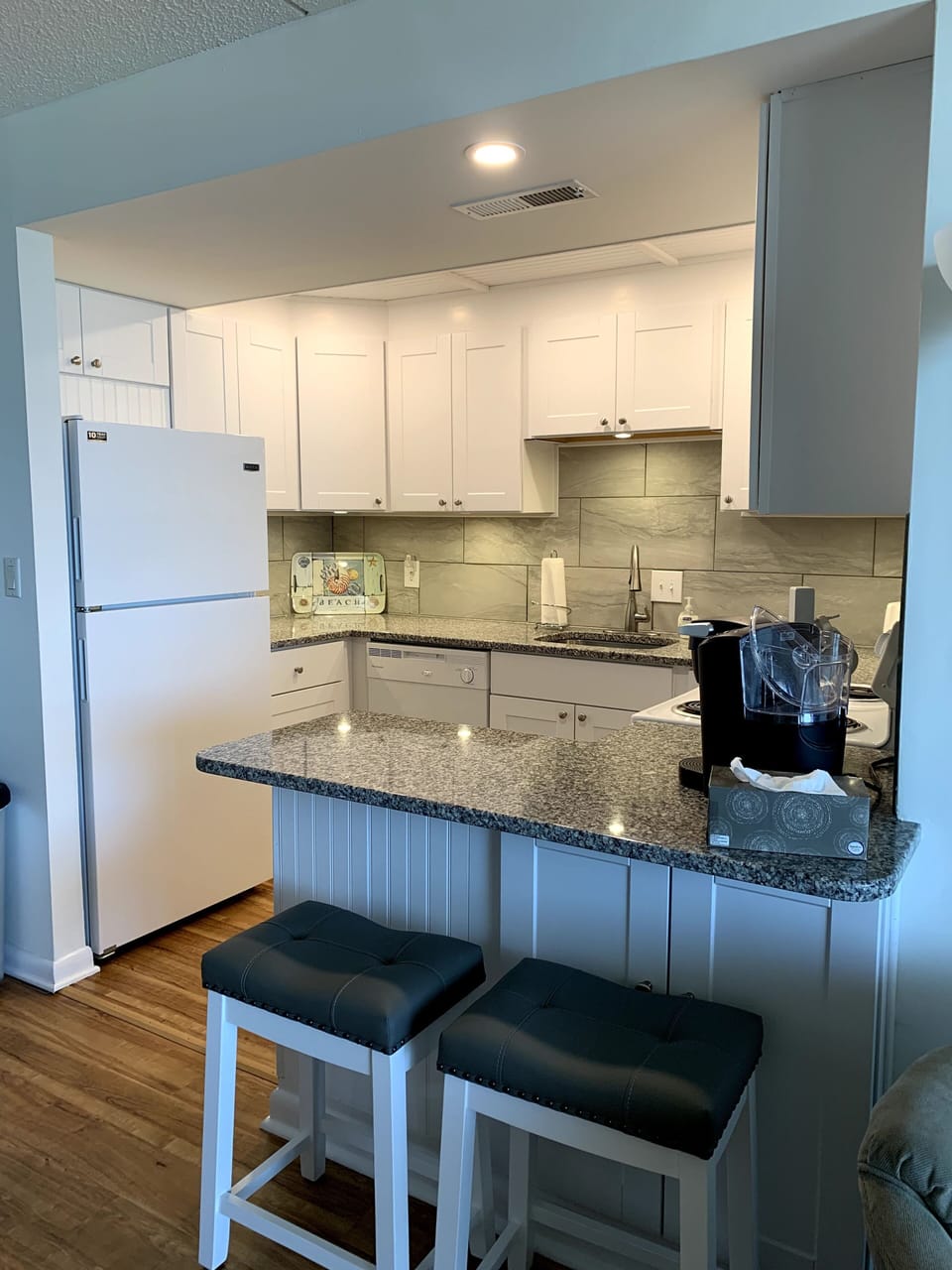 Breakfast bar for two, Keurig and traditional coffee pot.
