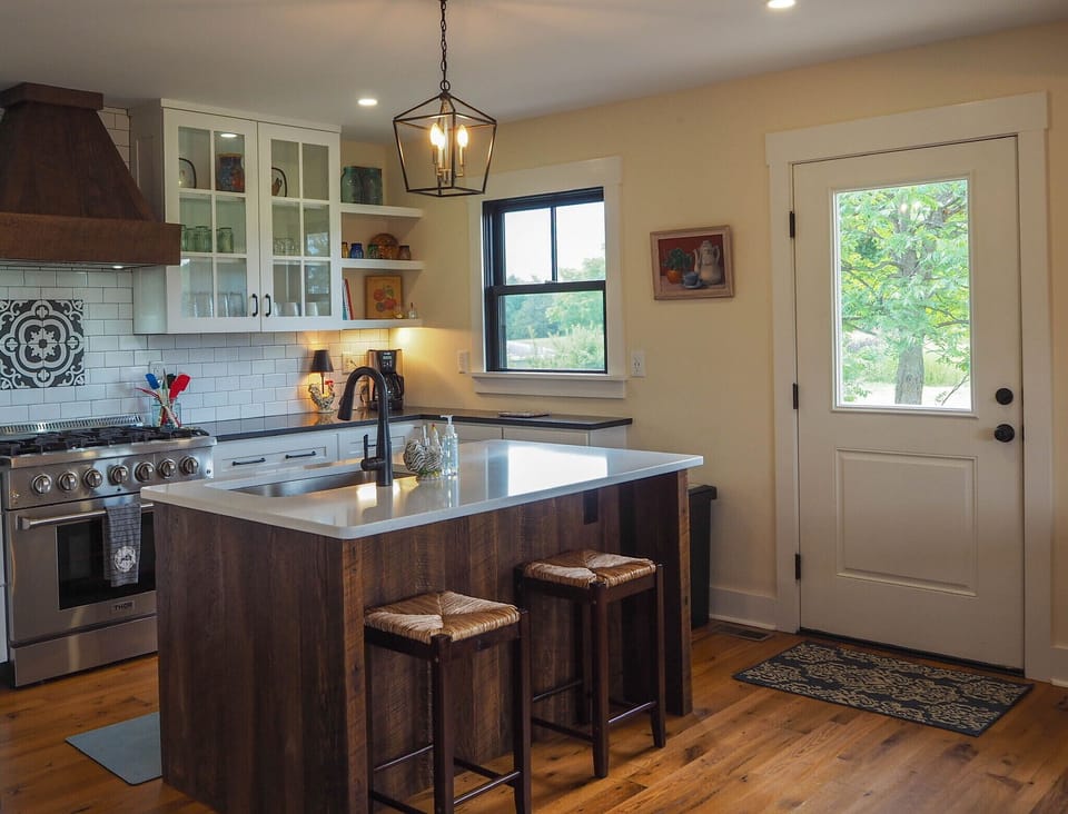 Large fully renovated kitchen 
