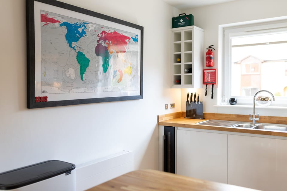 Designer kitchen (Bosch / AEG wine fridges, white goods and appliances)