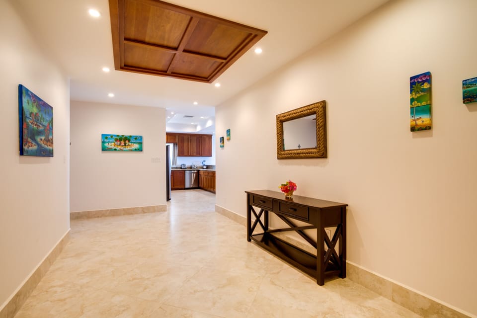 Beautiful, spacious entry