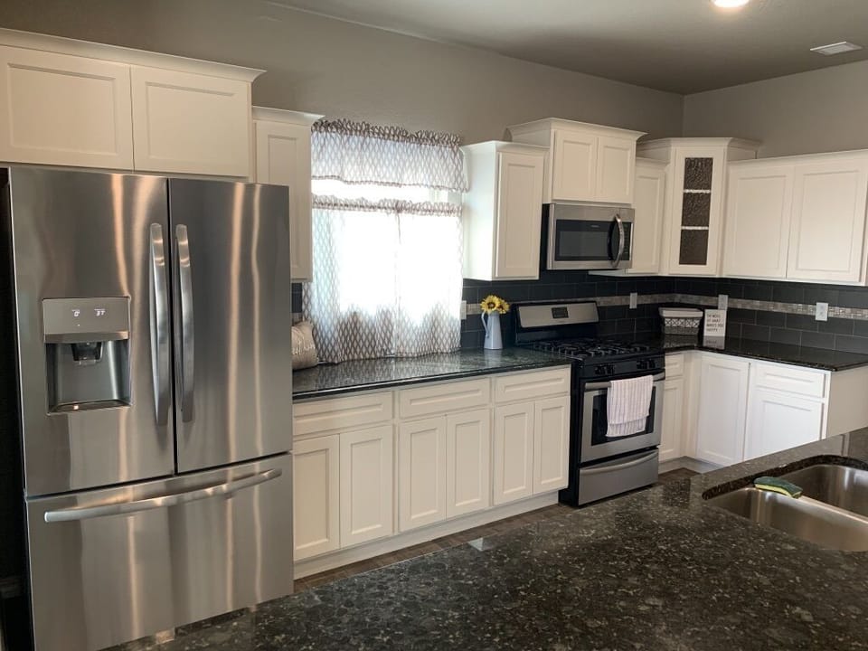 Full kitchen
