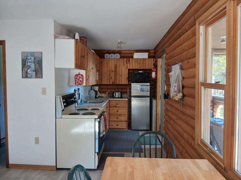 kitchen log cottage 1