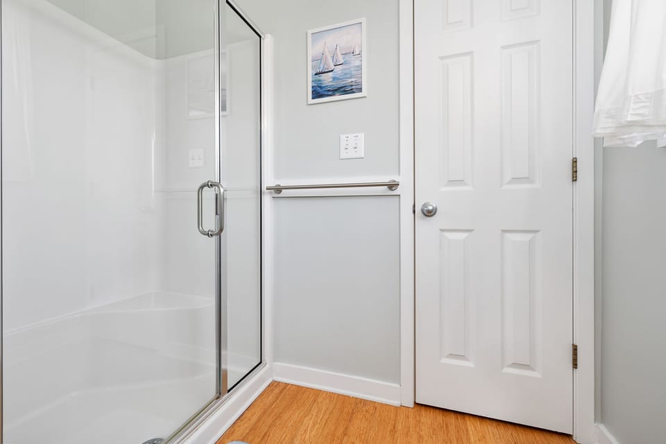 Ensuite bathroom of main level primary bedroom with walk-in shower