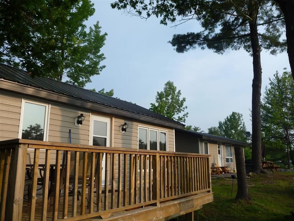 Cottage B 3 Bedroom (Left) Cottage A 2 Bedroom (Right)