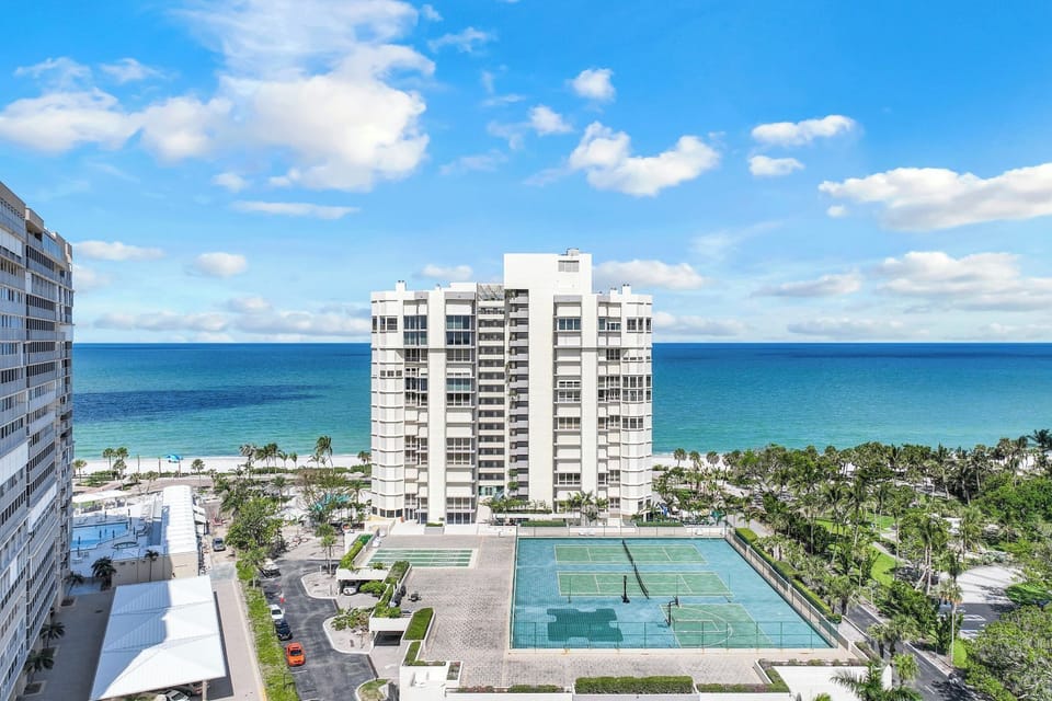 Park Shore Le Mer with Gulf of Mexico