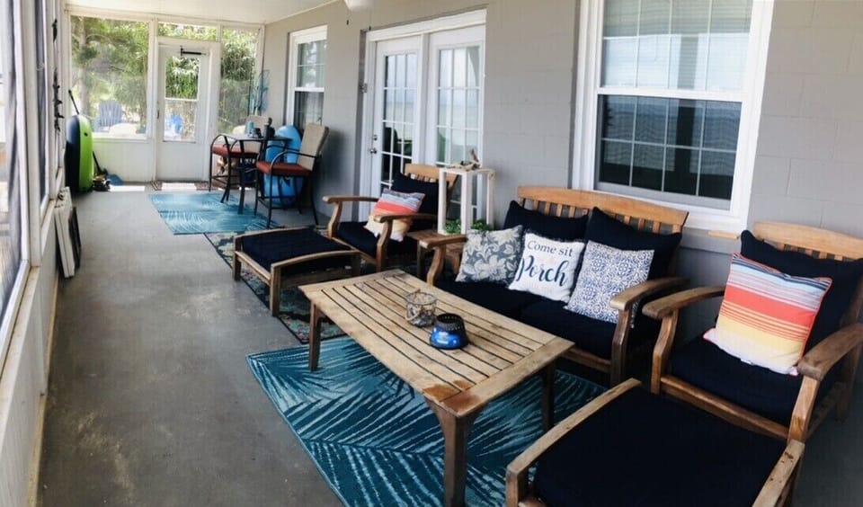 Screened in porch for relaxing out of the elements, breathtaking views, come sit