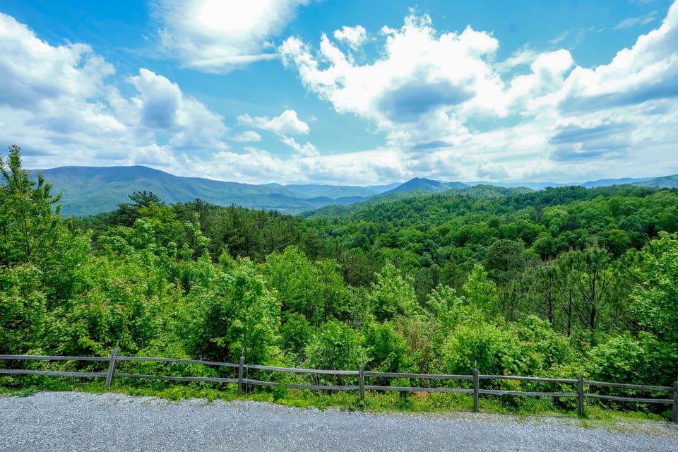 Cabin with a View in Pigeon Forge "Secluded Summit" Panoramic Mountain View