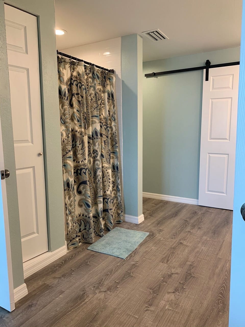 Queen master suite bath 4