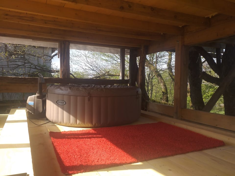 Outdoor spa tub