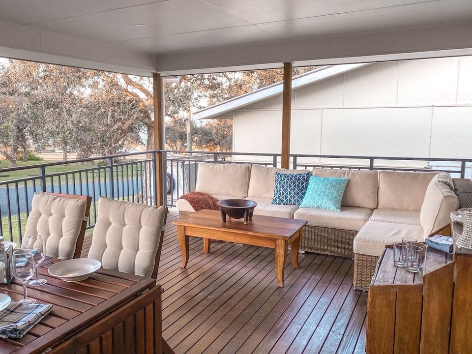 Bartletts By The Ocean - beachfront elegance