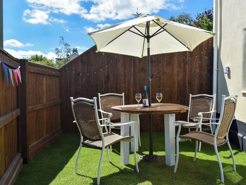 Sitting-out-area | Apple Barn Cottage, Brixham