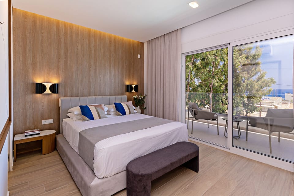 Stimulating bedroom design.