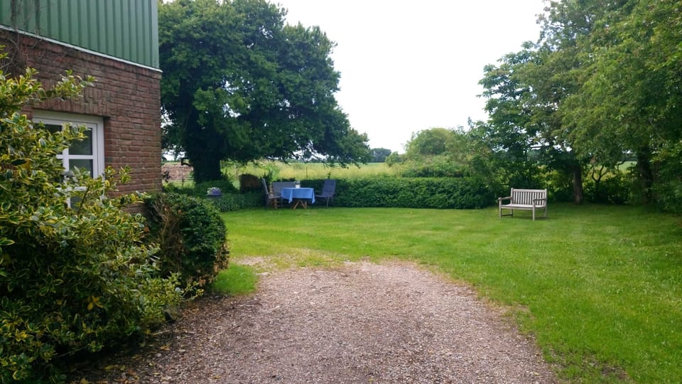 Vacation apartment Thomsen: Holiday relaxation with a large garden - FeWo Thomsen Farm Stay in Schleswig-Holstein