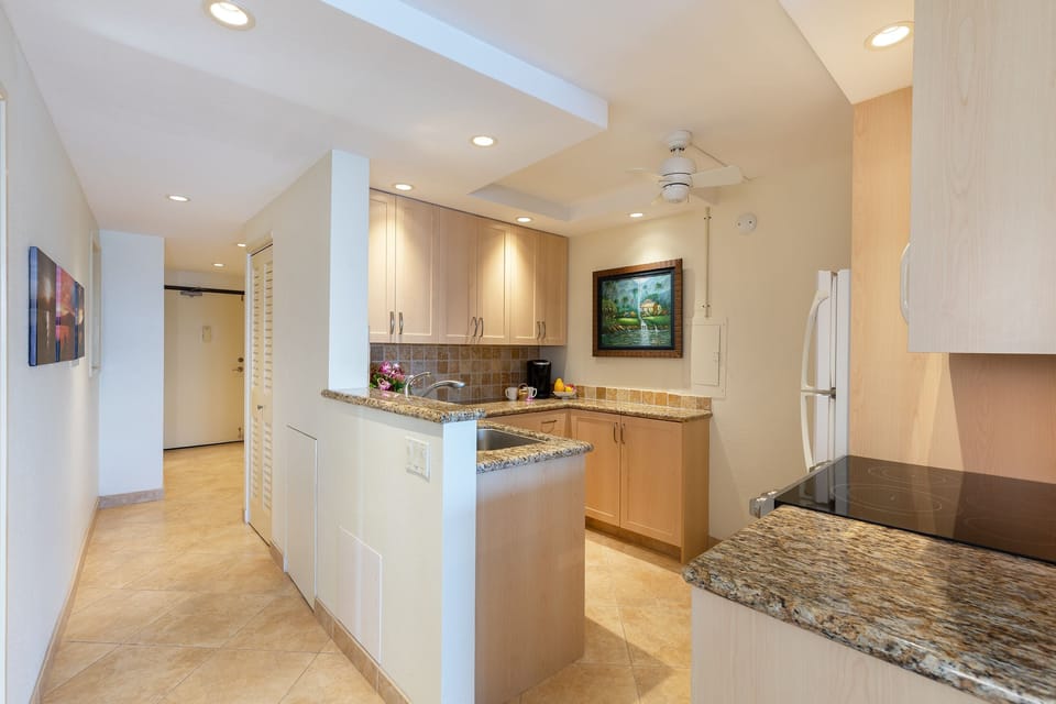 Island Sands 606 Kitchen and Entry