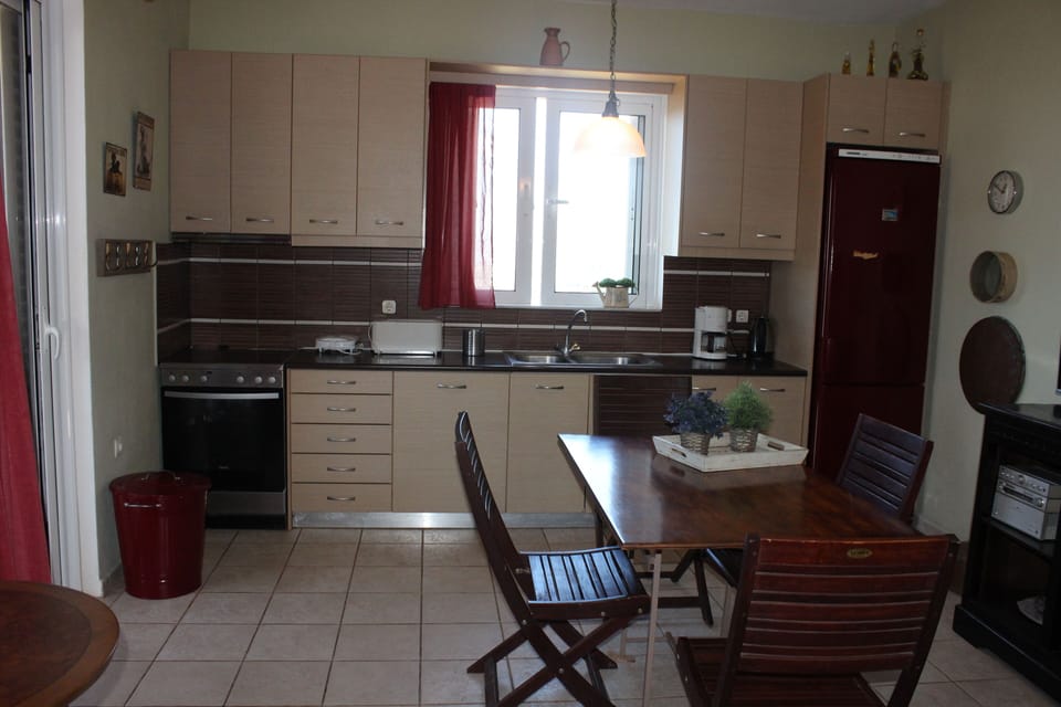 A lovely equipped kitchen awaits you to prepare lovely meals!