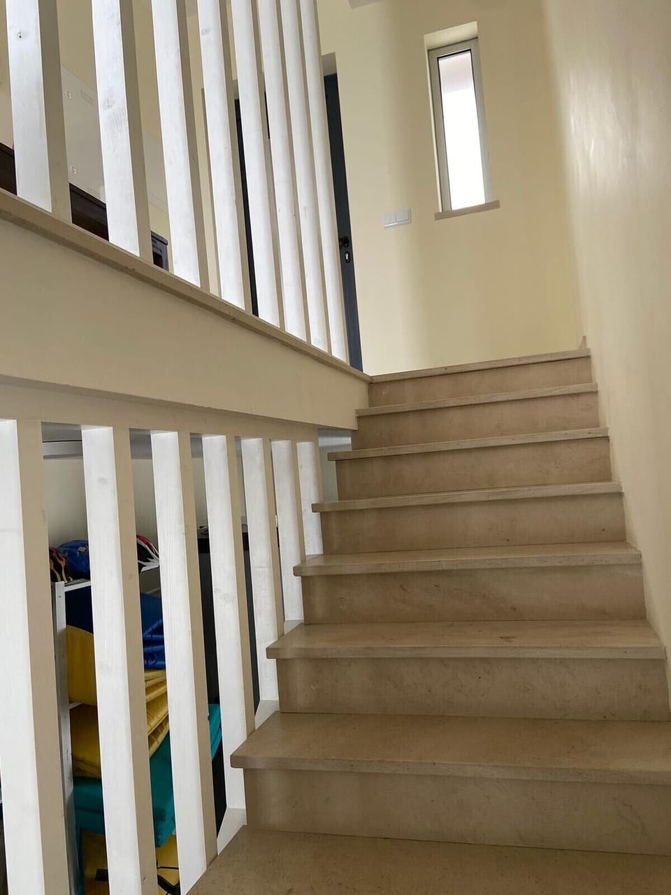 Middle floor stairs 
