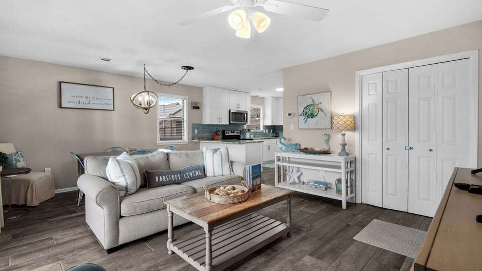 Beachwood Villas 1B - Living area