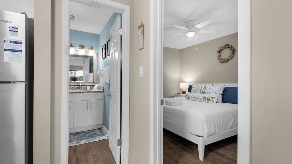 Beachwood Villas 1B - Adjoining Bathroom