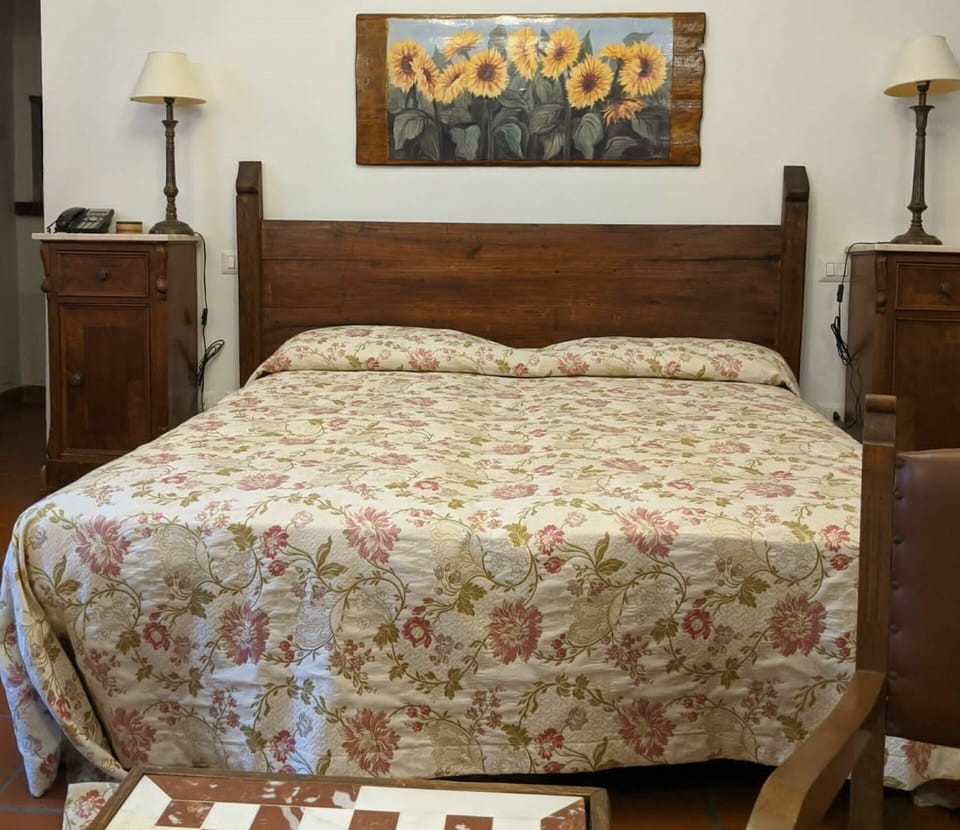 Bedroom, Bed, Furniture, Bed Sheet, Room, Bedding, Bed Frame, Mattress, Floor, Property
