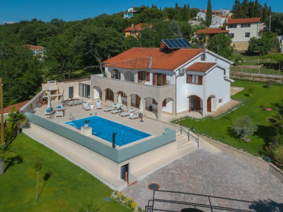 Property, Building, Estate, House, Villa, Real Estate, Mansion, Swimming Pool, Hacienda