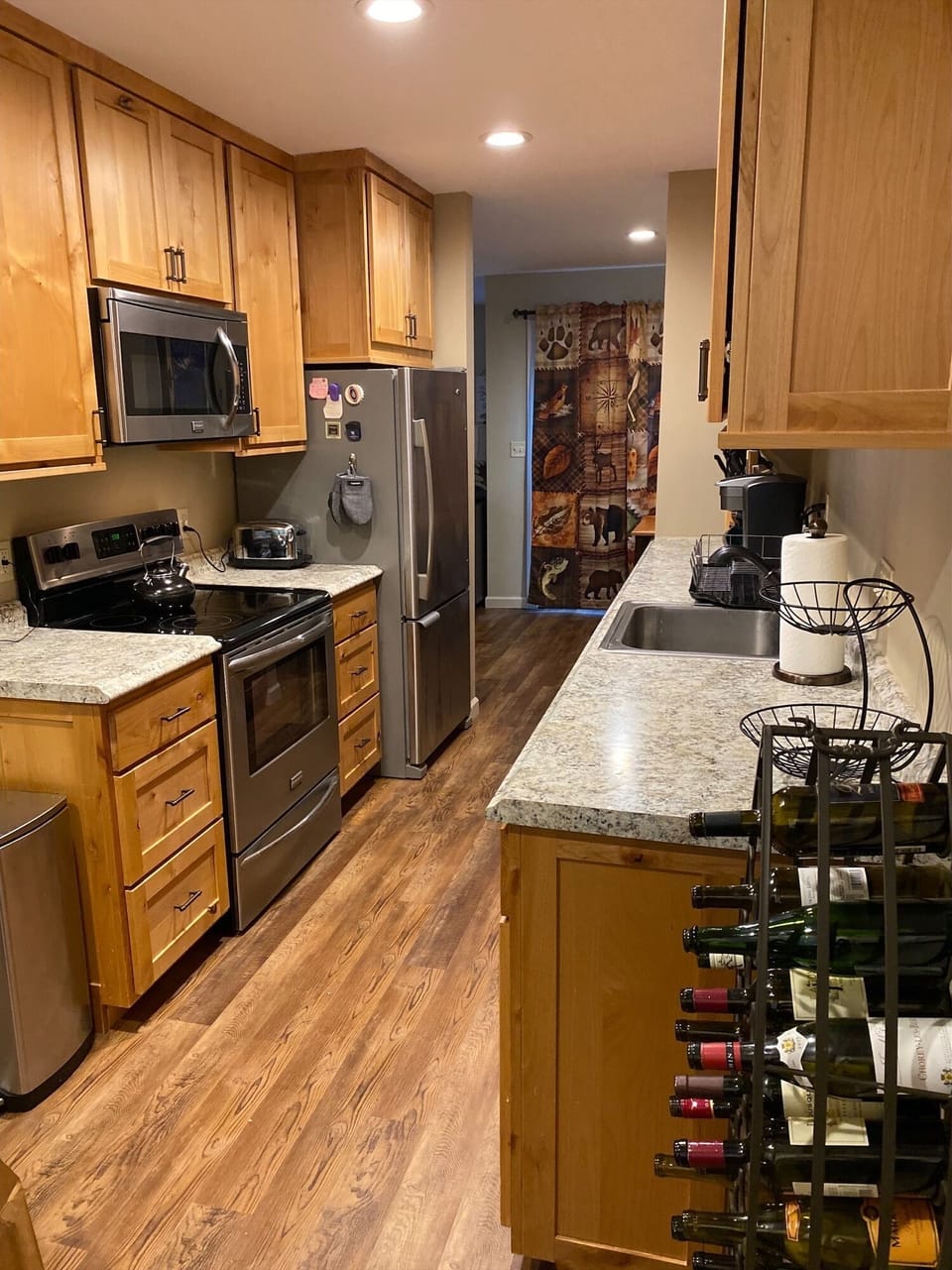 The kitchen area, with plenty of room and everything to cook with... 