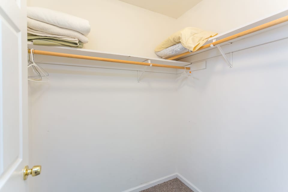 Large walk-in closet to store your belongings
